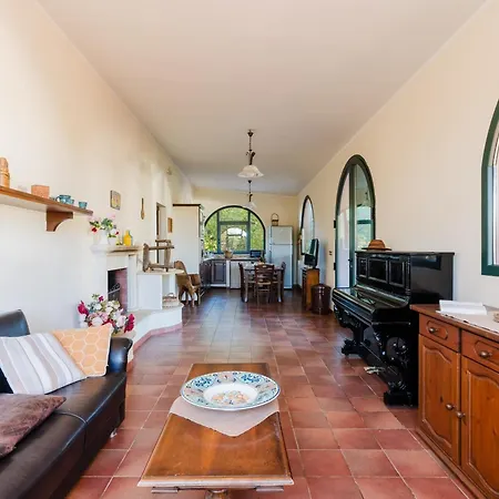 S Venardia Villa *